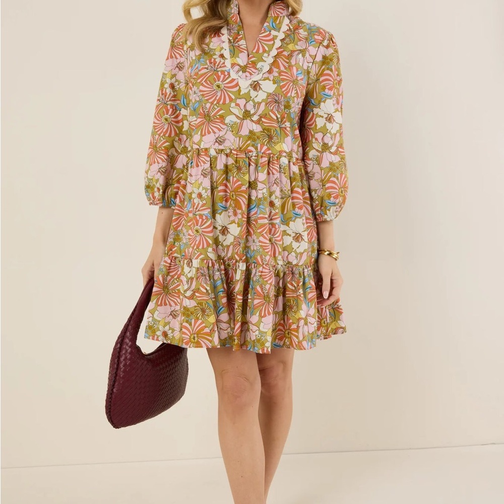 AVARA Evelyn floral print short dress 
NWT! ✨